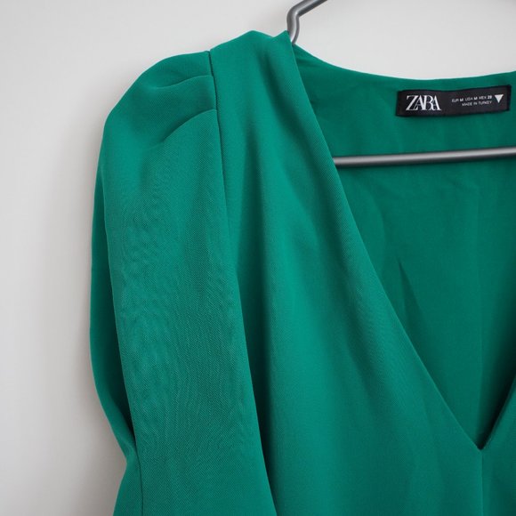 Beautiful green dress Zara) - Picture 2 of 12